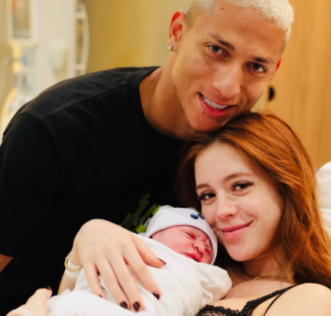 Amanda Araújo se declara para Richarlison ao compartilhar vídeo emocionante do parto do filho