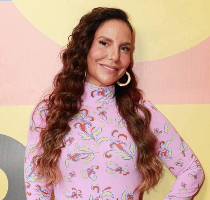 Ivete Sangalo diverte a <i>web</i> ao sair de jatinho de jeito inusitado; veja o vídeo!