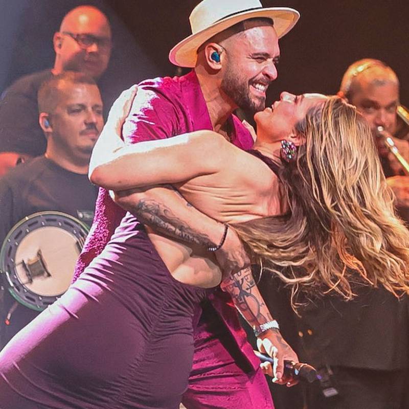 Paolla Oliveira se derrete por Diogo Nogueira em <I>show</i> no Rio de Janeiro