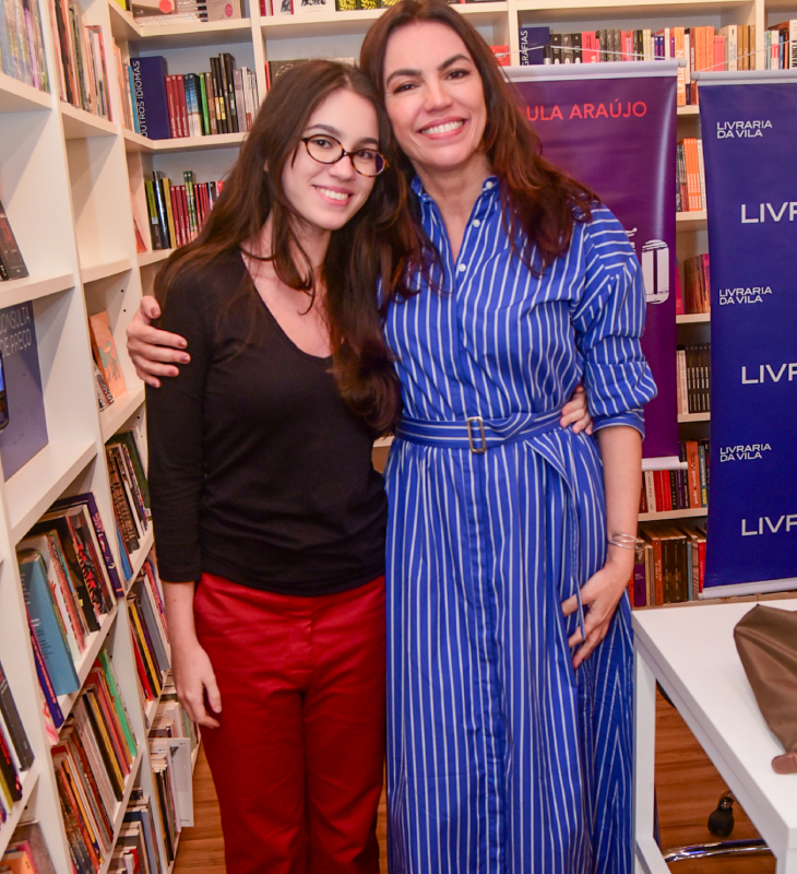 Ana Paula Araujo mostra semelhança com a filha ao lançar livro; veja quem esteve por lá!