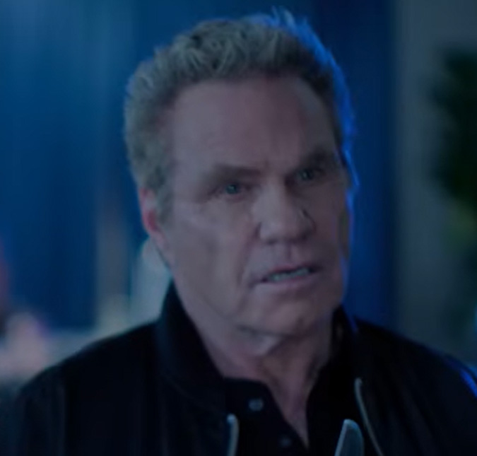 Martin Kove se desculpa com colega de elenco após mordida no braço: <i>Eu estava brincando, mas exagerei</i>