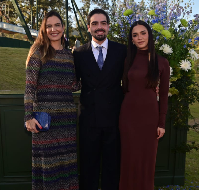 Ao lado da mãe e da nova namorada, João Silva curte casamento de Giovanna Lancellotti e Gabriel David