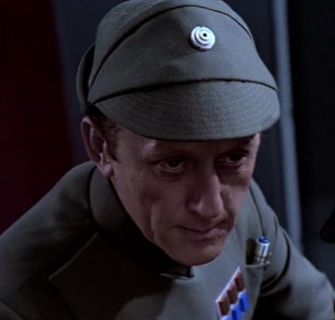 Kenneth Colley, ator de Star Wars, morre aos 87 anos de idade O ator deu vida ao personagem Almirante Piett