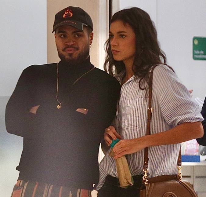 Alane Dias e Francisco Gil são flagrados durante passeio em <i>shopping</i> do Rio de Janeiro