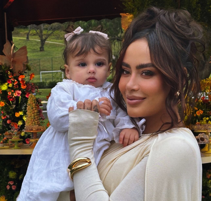 Rafaella Santos se derrete por Helena ao postar foto do aniversário de um ano de idade: <i>Princesinha</i>