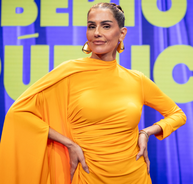 Deborah Secco revela já ter namorado mulheres: - <I>Não sou contra nada</I>