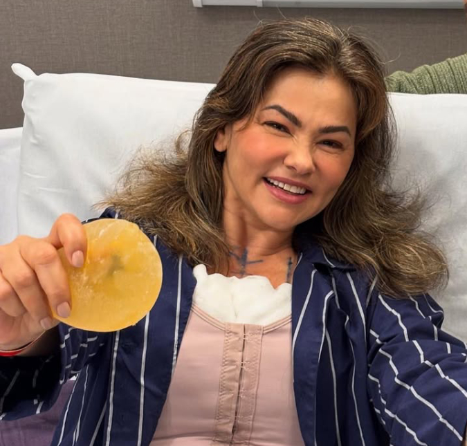 Suzana Alves, ex-Tiazinha, retira prótese de silicone: <I>Natural novamente!</I>