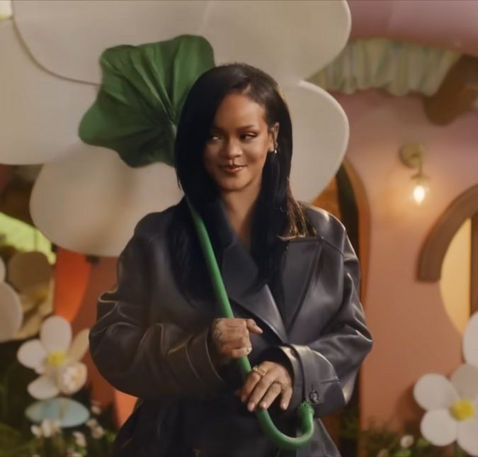 Grávida, Rihanna revela como filhos estão se sentindo em saber que a família ganhará um novo integrante: <i>- Encantados</i>