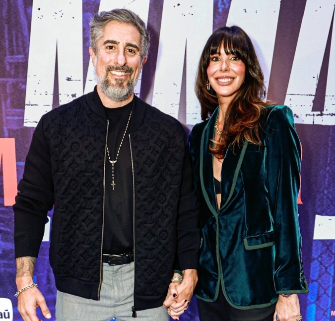 Marcos Mion entra em <I>trend</I> de tempo de relacionamento e encanta <I>web</I>