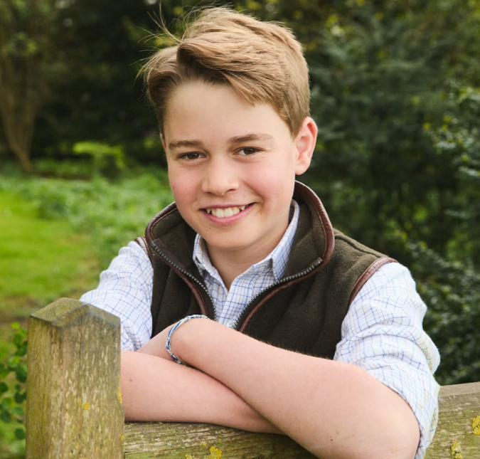 Rei Charles III teria exigido que Kate Middleton e Príncipe William seguissem uma medida de segurança em relação ao Príncipe George, diz jornal