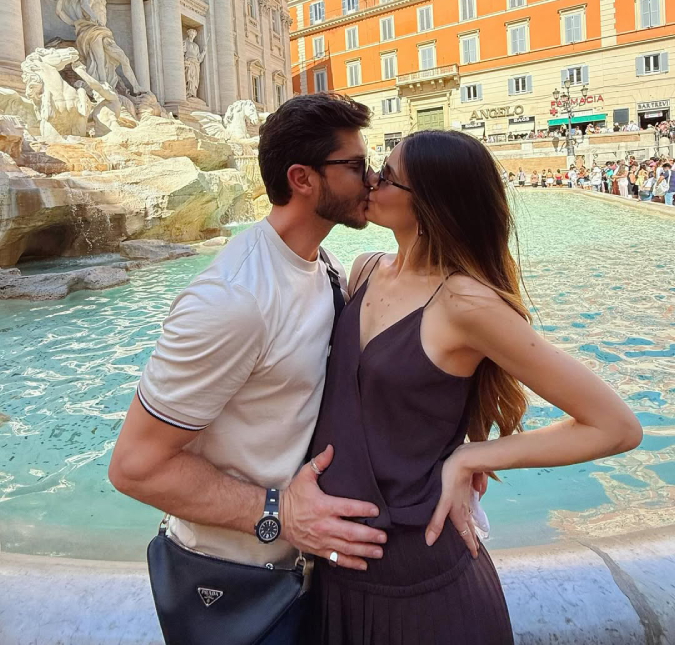 Grávida, Camila Queiroz compartilha álbum de fotos de viagem a Roma com Klebber Toledo