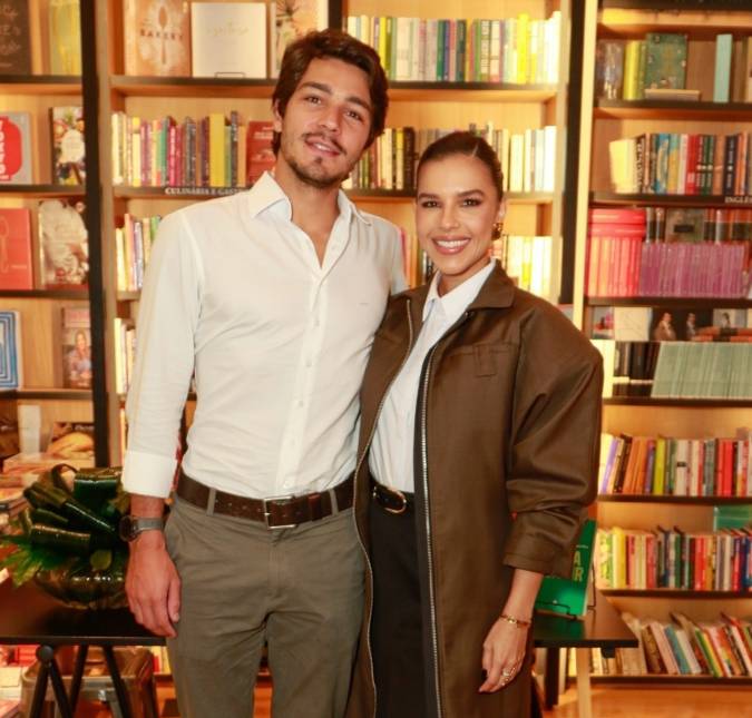 Mariana Rios exibe barrigão em cliques e se declara: <i>Você é a tradução do que é o amor</i>