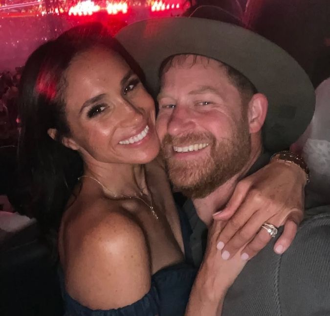 Confira as vezes em que Meghan Markle exibiu momentos românticos com Príncipe Harry nas redes sociais