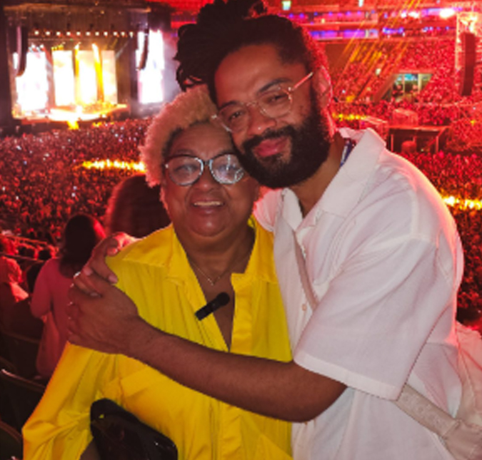 Evandro Fióti, irmão de Emicida, homenageia a mãe: <i>Tá doendo demais não ouvir sua voz</i>