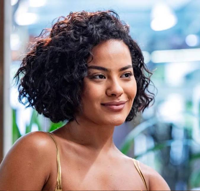 Fátima Acioli, personagem de Bella Campos em <i>Vale Tudo</i>, vira capa de revista: <i>Sonhei muito com esse dia</i>