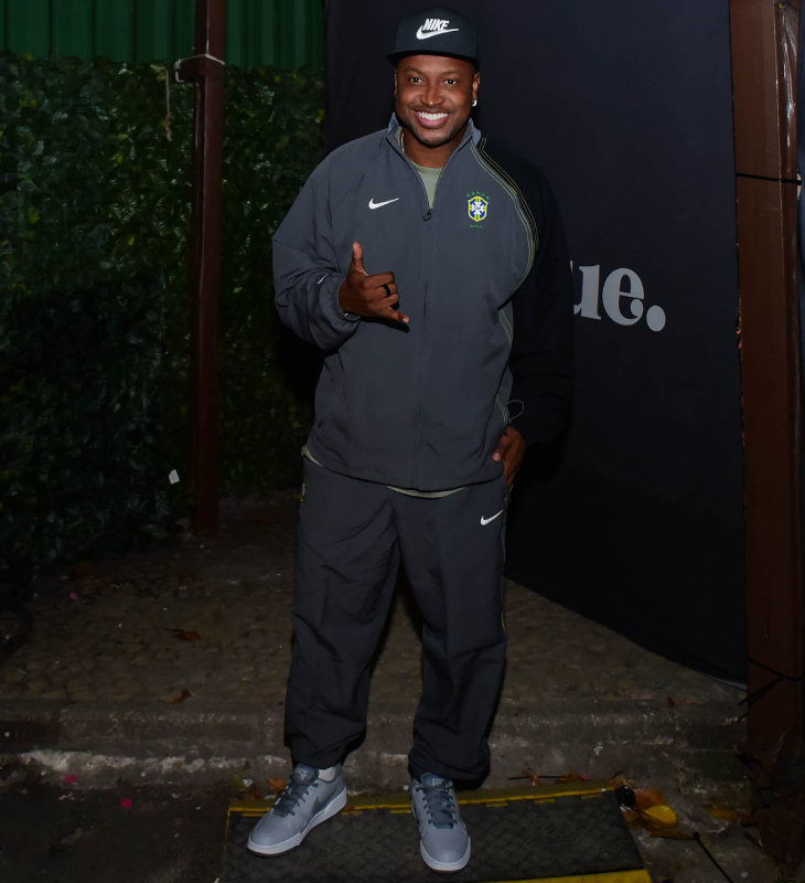 Thiaguinho reúne Taís Araújo, Jeniffer Nascimento e mais famosos em noite de pagode no Rio de Janeiro