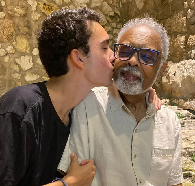 Gilberto Gil celebra os 21 anos do neto, Bento Gil: <i>Parceiro do violão ao futebol</i>