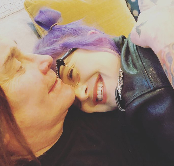 Filha de Ozzy Osbourne agradece mensagens de carinho após morte do pai: <i>Momento mais difícil da minha vida</i>