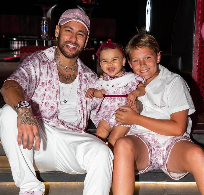 Momento fofura! Neymar Jr. se diverte com Mavie e Davi Lucca dançando