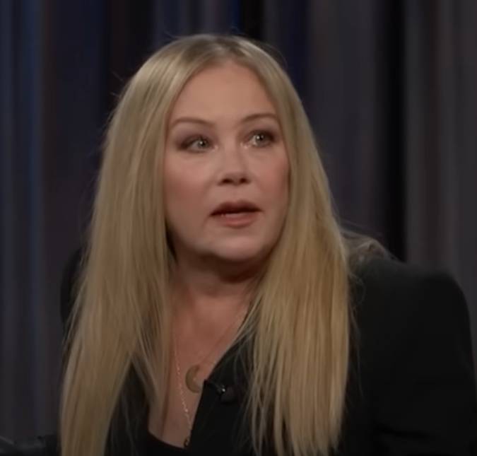 Christina Applegate revela internação após infecção nos rins: <i>Tanta dor</i>