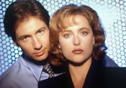 Gillian Anderson, David Duchovny, Annabeth Gish... Saiba como estão os atores de <i>Arquivo X</i> hoje em dia