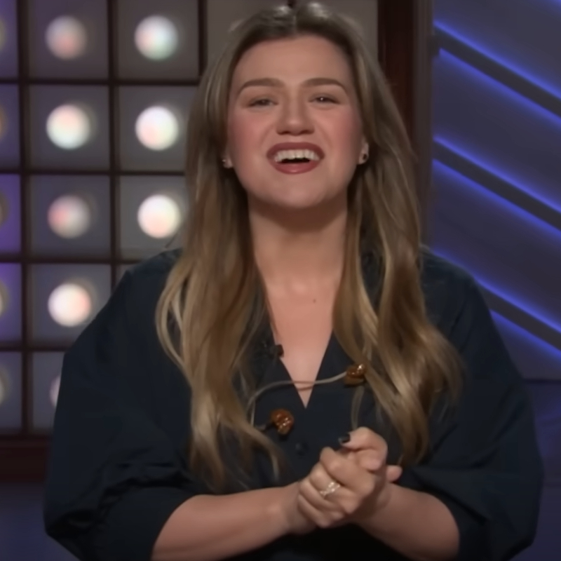 Kelly Clarkson adia agenda de <I>shows</i> após ex-marido ficar doente