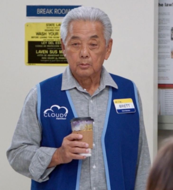 Morre Jon Miyahara, ator de <i>Superstore</i>, aos 83 anos de idade. Veja quem são os famosos que nos deixaram em 2025