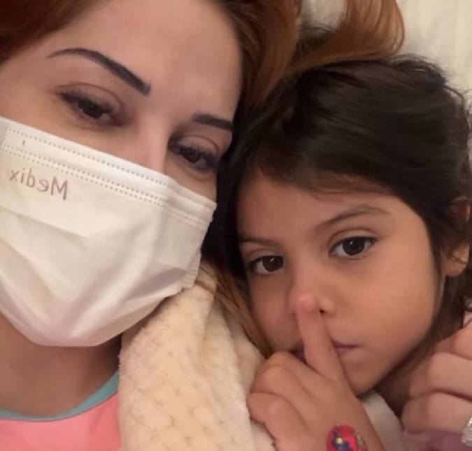 Maíra Cardi desabafa sobre a recuperação de sua filha depois de passar por procedimento: <i>O pós-cirúrgico é difícil</i>