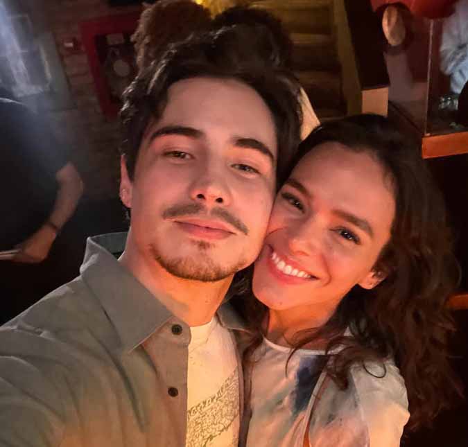 Bruna Marquezine e Danilo Mesquita levantam suspeitas de que estariam vivendo <i>affair</i>, diz jornal