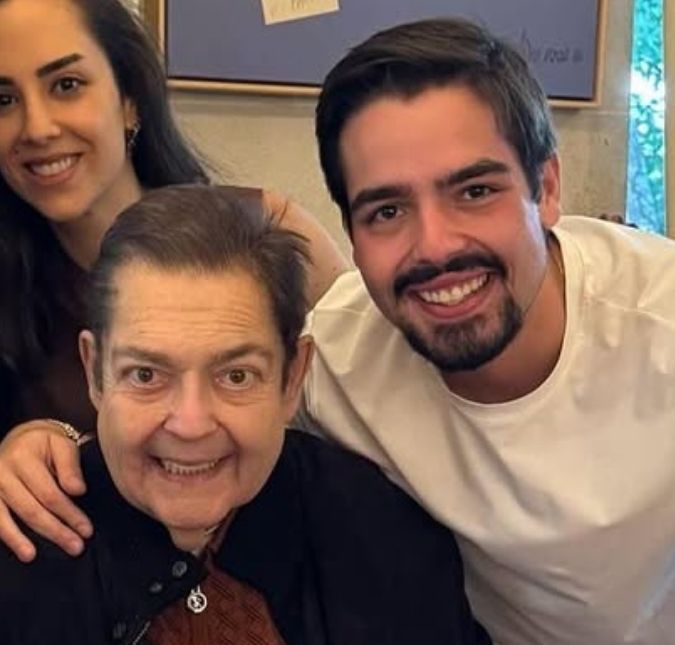 No Dia da Televisão, João Silva resgata fotos com Faustão e reflete sobre carreira como apresentador