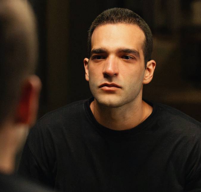Humberto Carrão raspa o cabelo em nova fase de Afonso em <i>Vale Tudo</i>; personagem enfrentará diagnóstico de leucemia