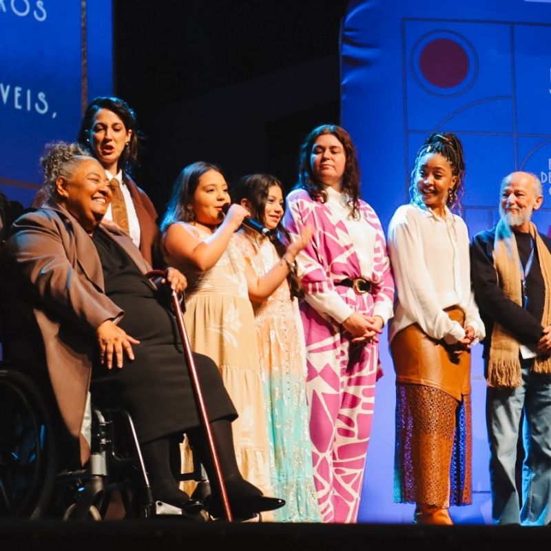 Camila Márdila marca presença em estreia de filme <i>A Natureza das Coisas Invisíveis</i>