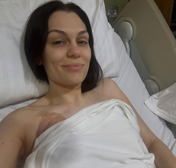 Jessie J desabafa sobre diagnóstico de câncer em meio à maternidade: <i>Chorei muito</i>