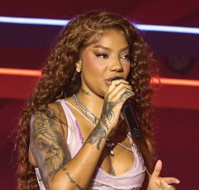 Ludmilla rebate crítica sobre pronúncia em inglês: <i>Rindo com 300 mil dólares a mais na conta</i>