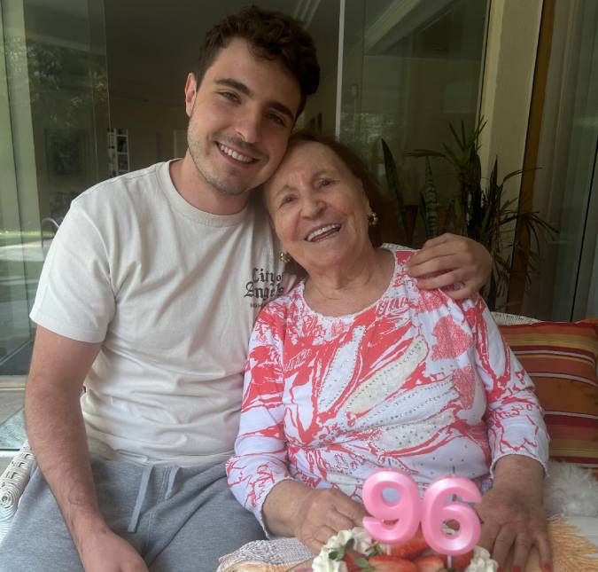Filho de Gugu Liberato celebra aniversário de 96 anos de idade da avó, mãe do apresentador