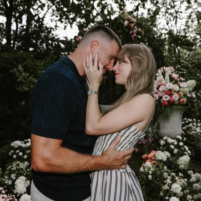 Taylor Swift e Travis Kelce anunciam noivado. Confira os famosos que noivaram em 2025