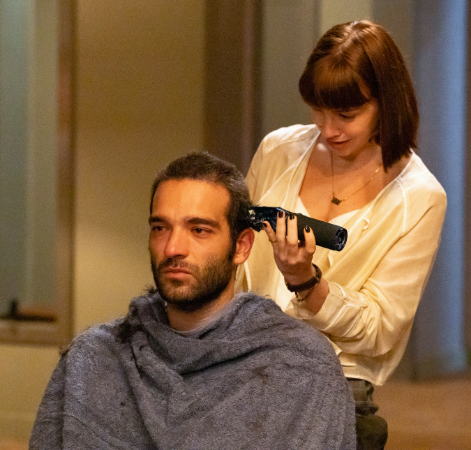 Vale Tudo: Solange raspa o cabelo de Afonso após diagnóstico de leucemia. Veja fotos!