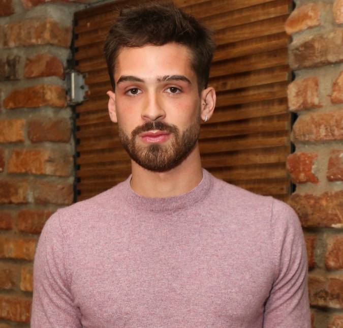 João Guilherme faz <i>tour</i> com seu cachorro por apartamento reformado e brinca: <i>Real dono</i>