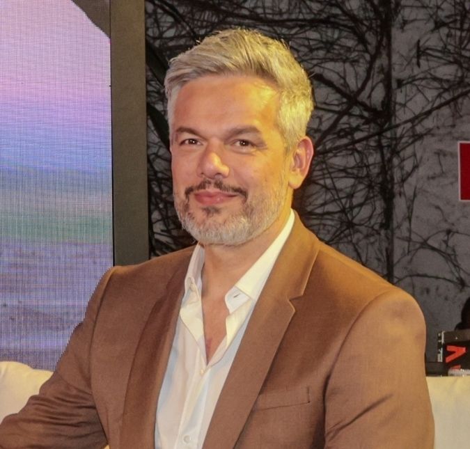 Otaviano Costa se afasta do <i>Melhor da Noite</i> por recomendação médica após sofrer leve mal-estar