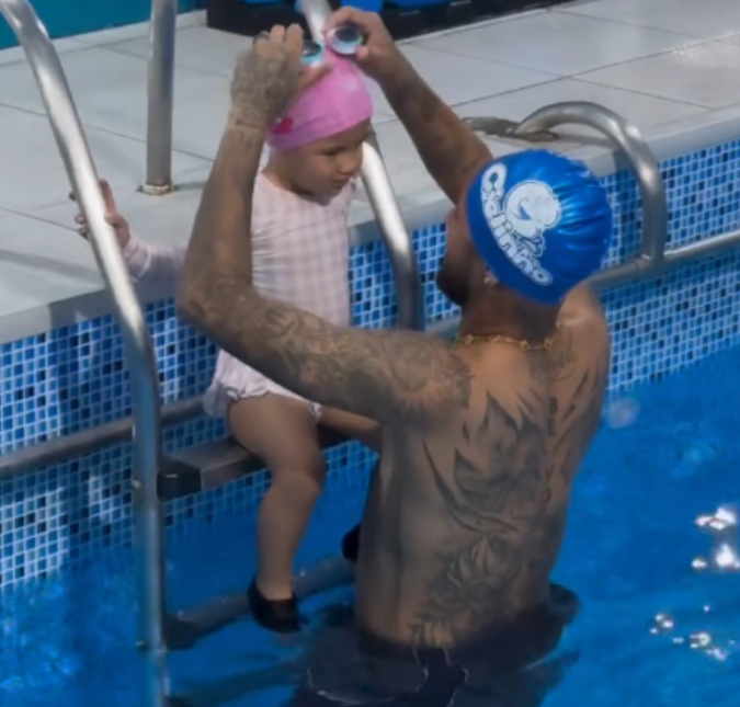 Bruna Biancardi encanta seguidores ao mostrar Neymar Jr. na aula de natação de Mavie