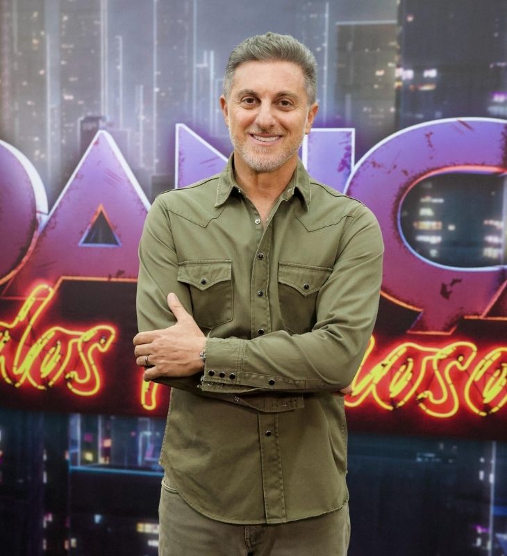 Relembre as vezes em que Luciano Huck passou por saias justas no <i>Domingão</i>