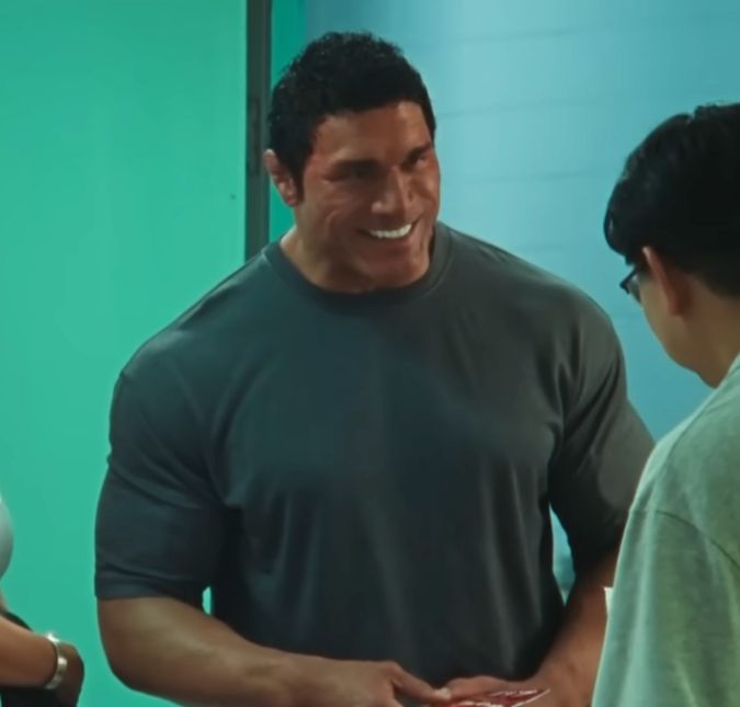 The Rock cai no choro após filme <i>The Smashing Machine</i> ser ovacionado por 16 minutos no Festival de Veneza