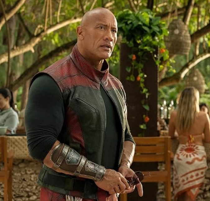 Dwayne Johnson se emociona ao ser aplaudido por 15 minutos no <i>Festival de Veneza</i>