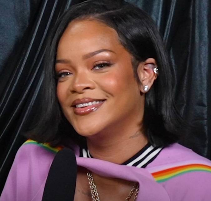 Rihanna exibe barrigão de grávida pelas ruas de Los Angeles, Estados Unidos