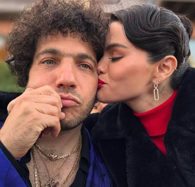 Selena Gomez e Benny Blanco estão com o casamento marcado para o fim de setembro, afirma <i>site</i>