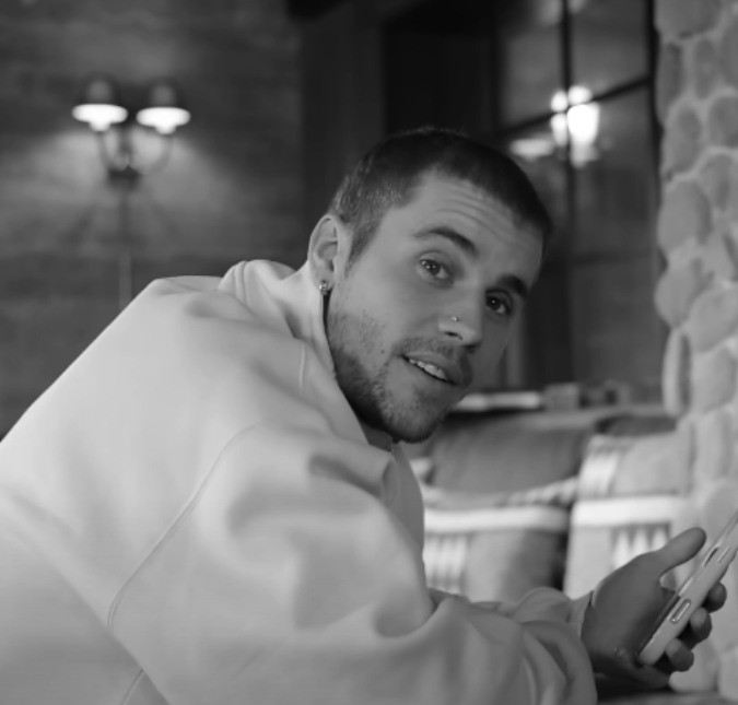Homenagem à esposa, Cristo Redentor rosa e <i>web</i> à loucura: Confira o lançamento de <i>SWAG II</i>, novo álbum de Justin Bieber