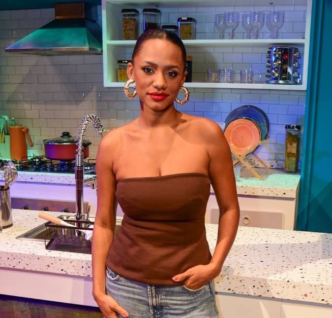 Jessica Ellen fala sobre o retorno aos palcos após sete anos: - <i>Processo muito curativo</i>