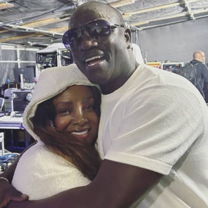 Esposa de Akon pede divórcio dias antes de aniversário de 29 anos de casamento. Veja as separações dos famosos em 2025