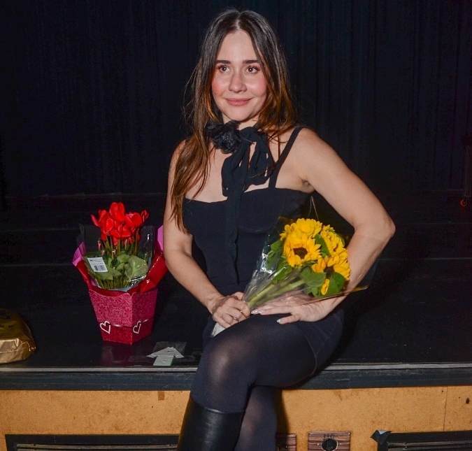 Alessandra Negrini abre álbum de fotos de festa de aniversário ao lado de amigos e família