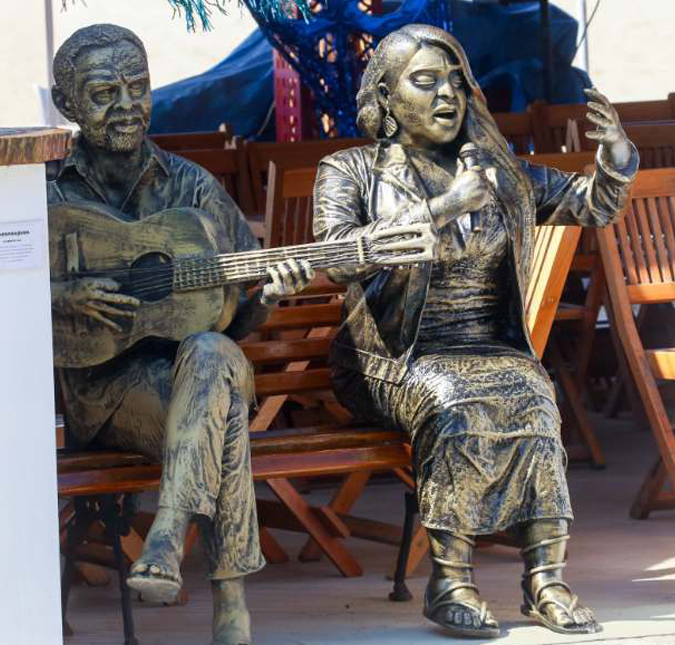 Estátua de Preta Gil ganha espaço ao lado da escultura de Gilberto Gil no Rio de Janeiro